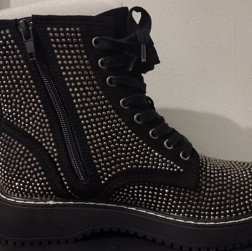 NEW STEVE MADDEN Studded Black Ankle Boots - Picture 2 of 7